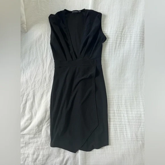 PrettyLittleThing Black Plunge Pointy Hem Wrap Bodycon Dress - size 0 (XS) - Picture 4 of 8